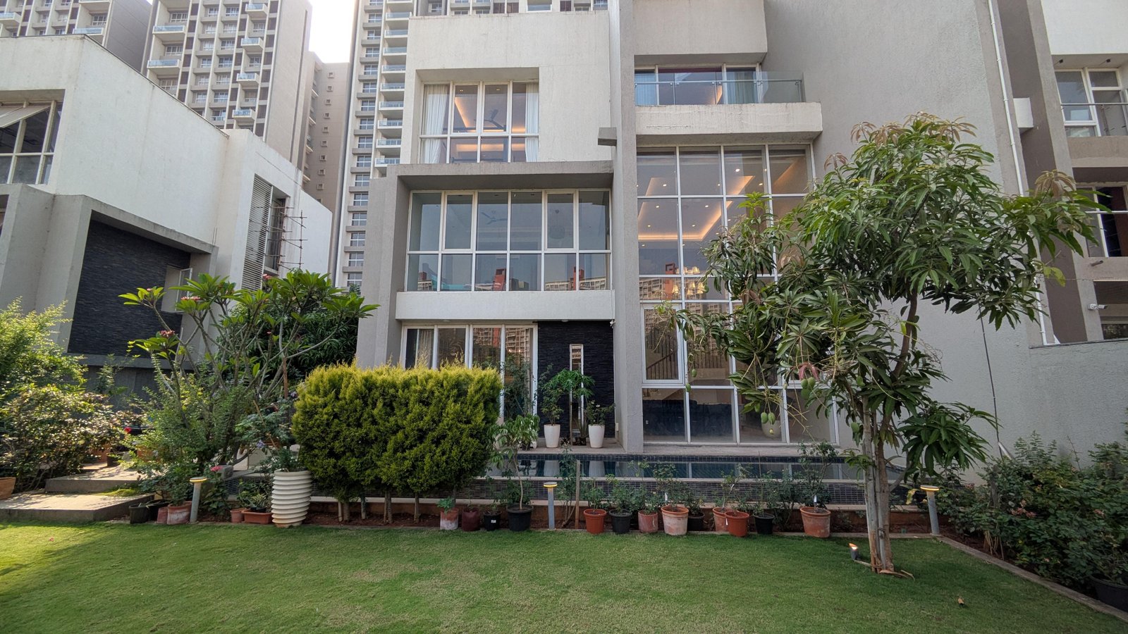 6 Bedroom Golf Course Villa at Mumbai-Pune Expressway